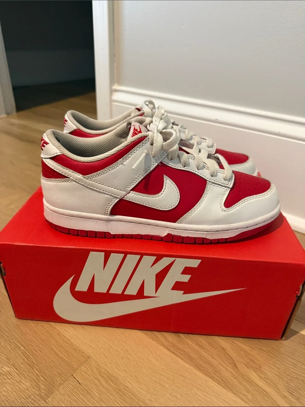 Nike Kids Low-Top Sneakers in White and Red